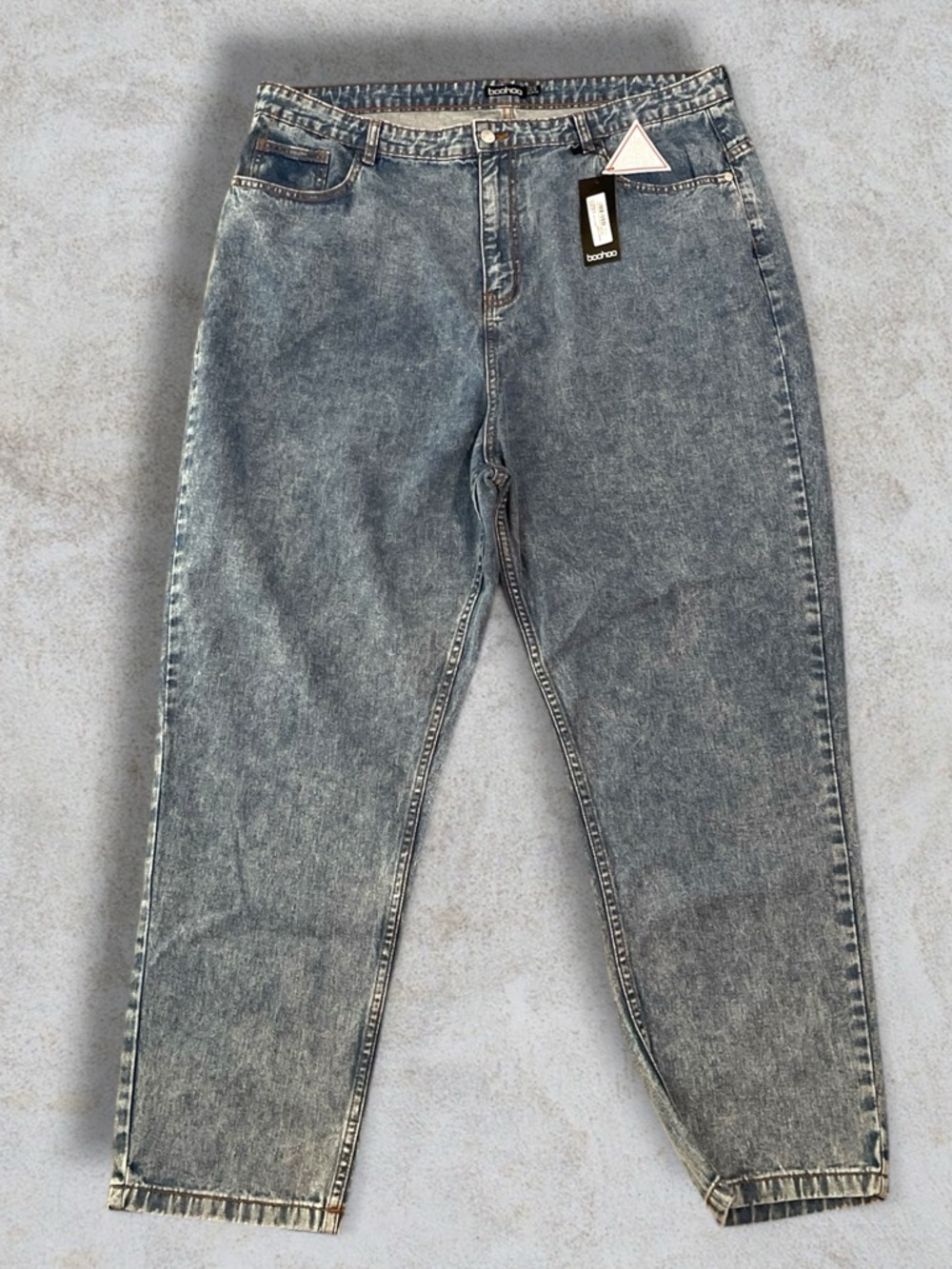 Boohoo women's acid wash Relaxed Tapered Jeans